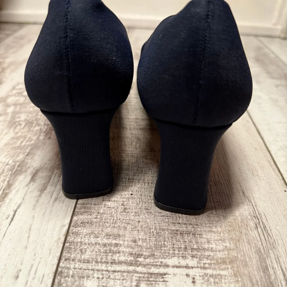 Vintage Evan-Picone Navy Blue Flats & Loafers Size 9.5